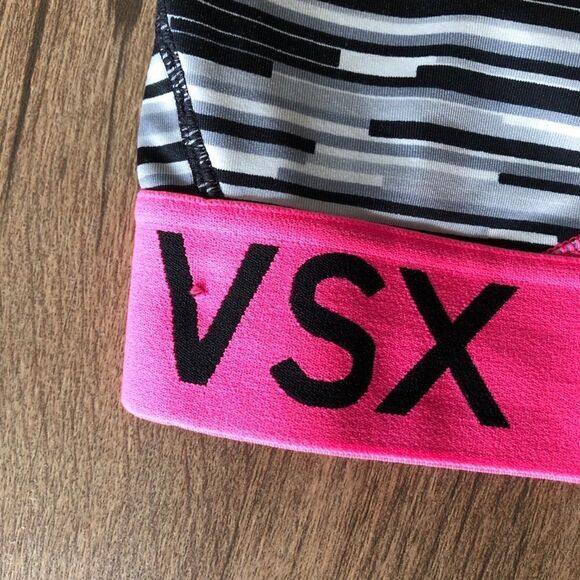 Victoria’s Secret Patterned Sports Bra Small - Picture 2 of 4